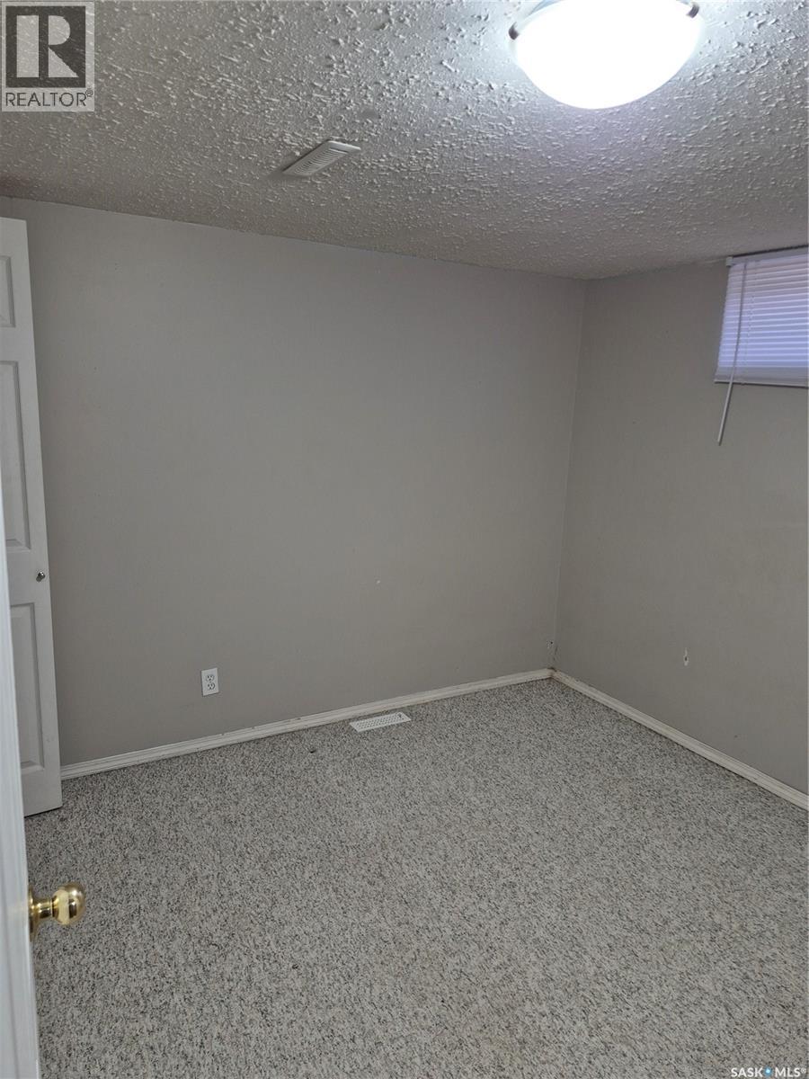 215 Central STREET W - Image 16
