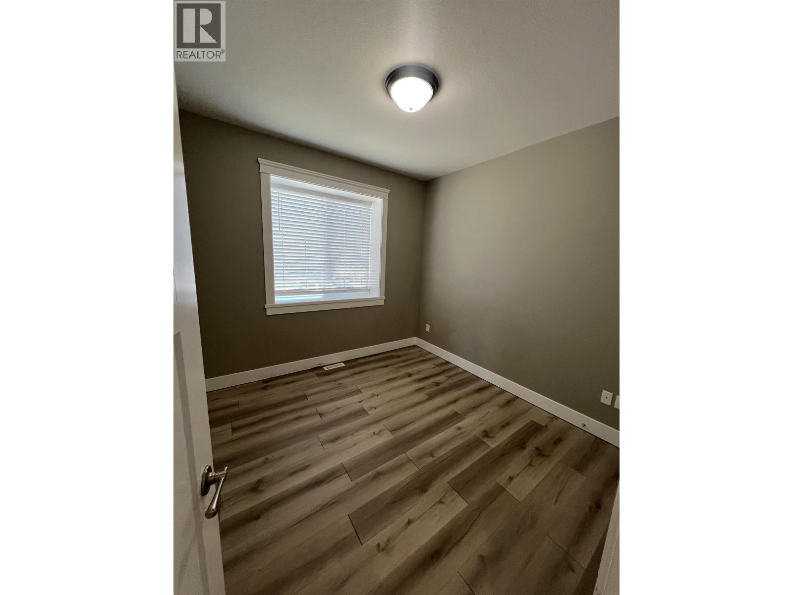 8215 88 AVENUE - Image 8