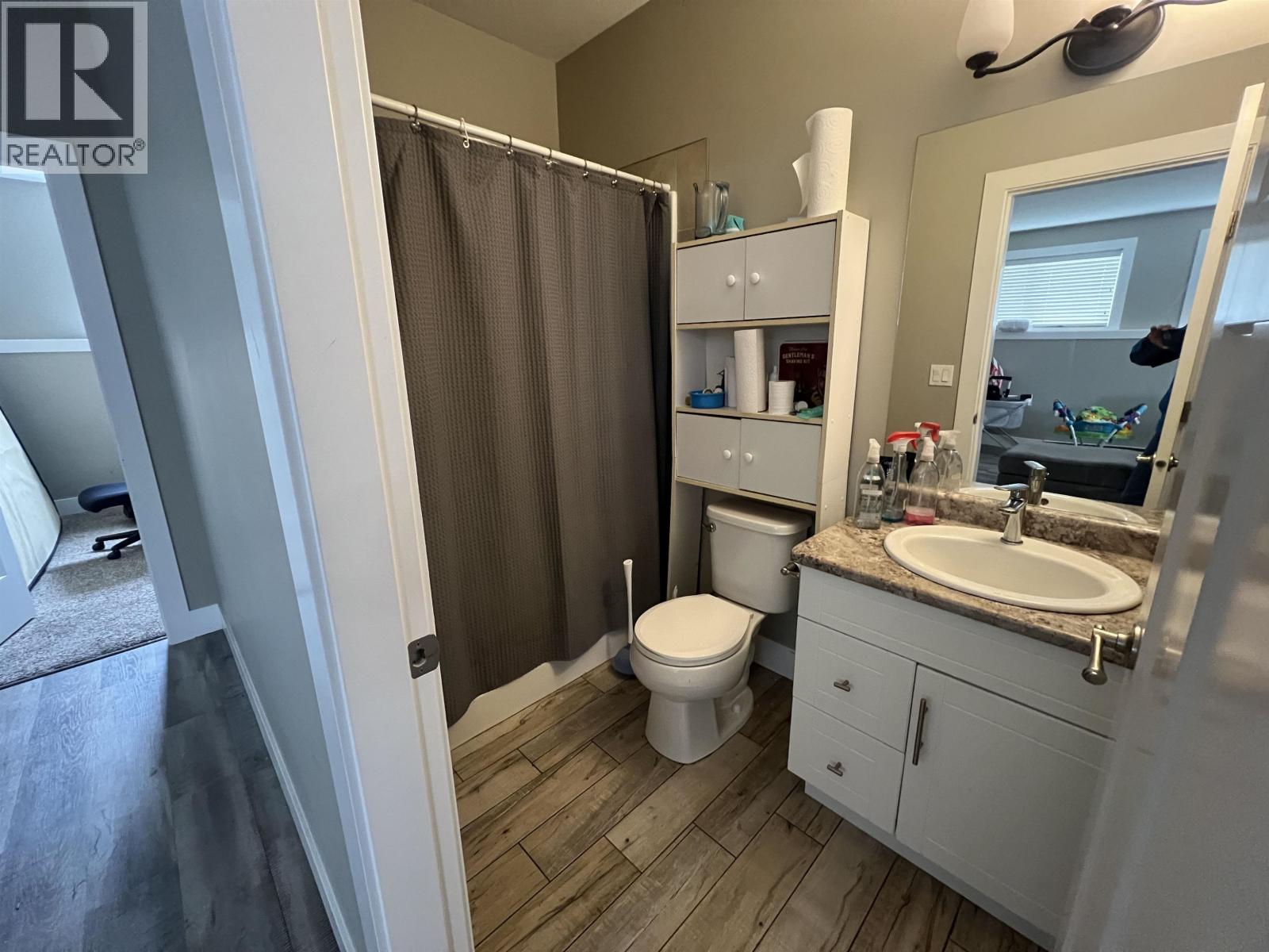 8215 88 AVENUE - 22