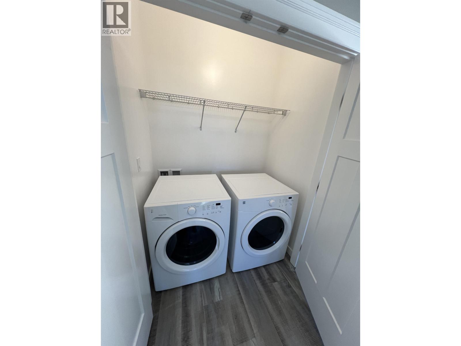 8215 88 AVENUE - 13