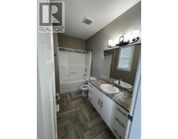 Kitchen - 8215 88 Avenue, Fort St  John, BC V1J0N9 Photo 7