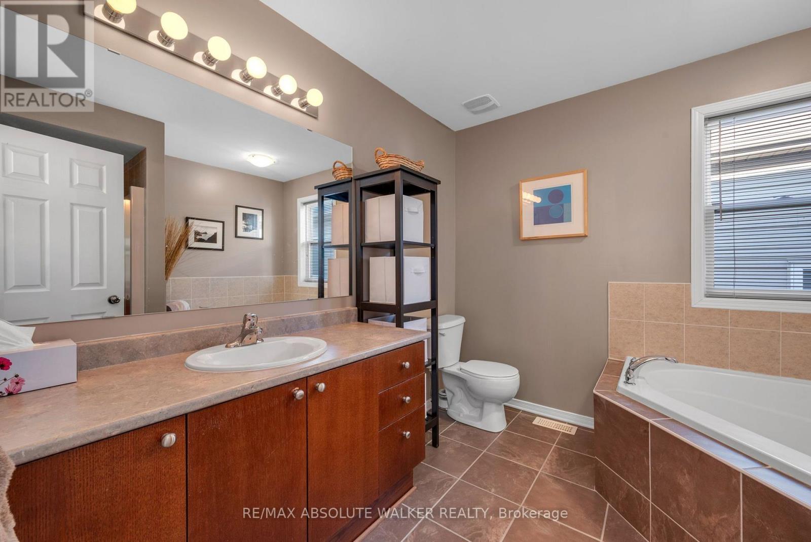 3 Bed, 3 Bath House for Sale in Ottawa – 1046 FIELDFAIR WAY, Ottawa – MLS# X13687518 - Image 23