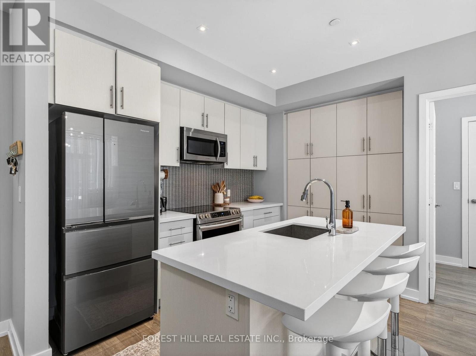 #133 375 SEA RAY AVENUE - Image 4