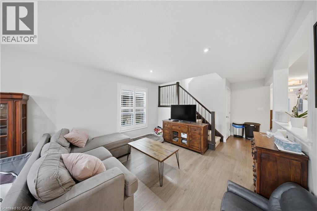 300 HUTTON Street E - 17