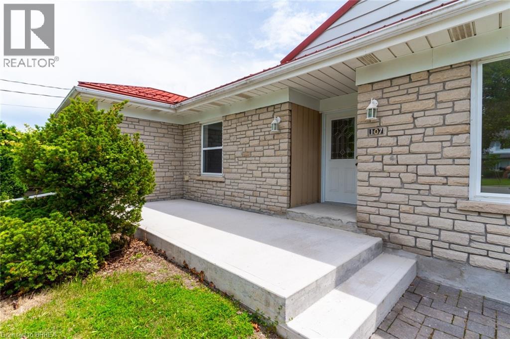 107 QUEENSWAY Drive - 3