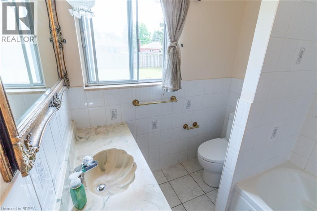 107 QUEENSWAY Drive - Image 18