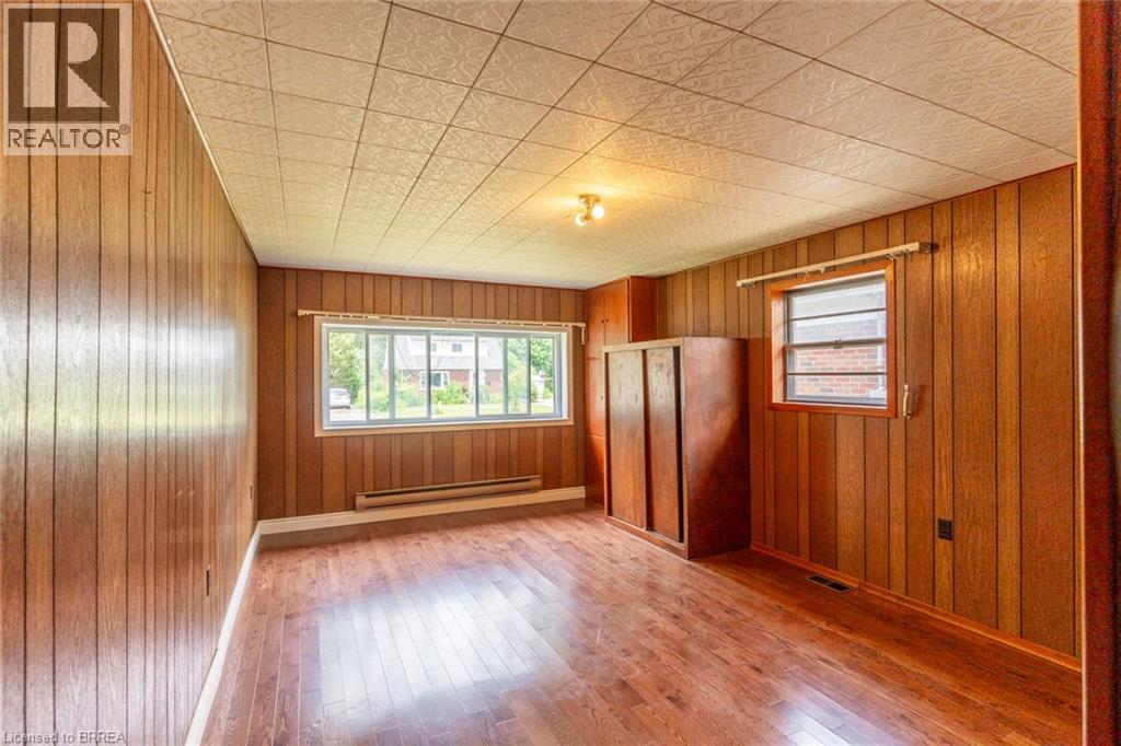 107 QUEENSWAY Drive - 19