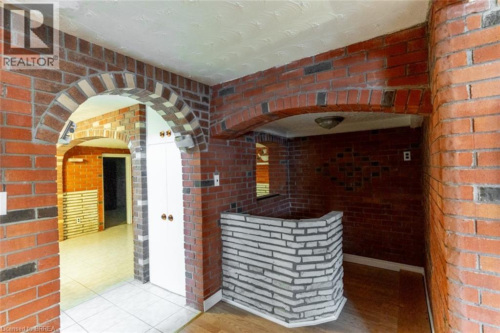 107 QUEENSWAY Drive - 30