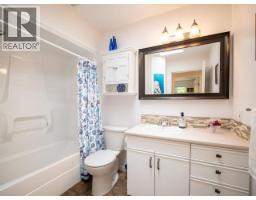 4pc Ensuite bath - 7249 Field Street, Powell River, BC V8A5S9 Photo 9