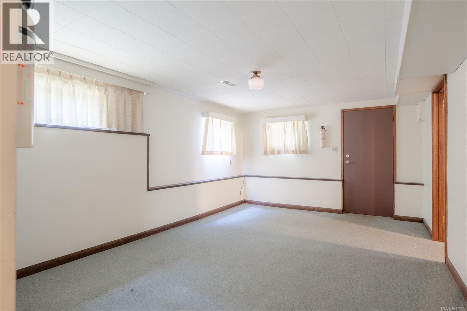 4581 Wellington Ave - Image 32