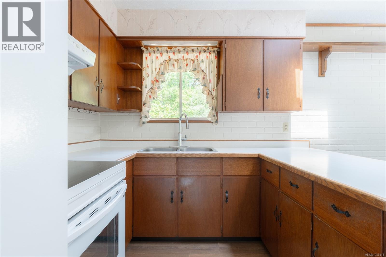 4581 Wellington Ave - Image 25