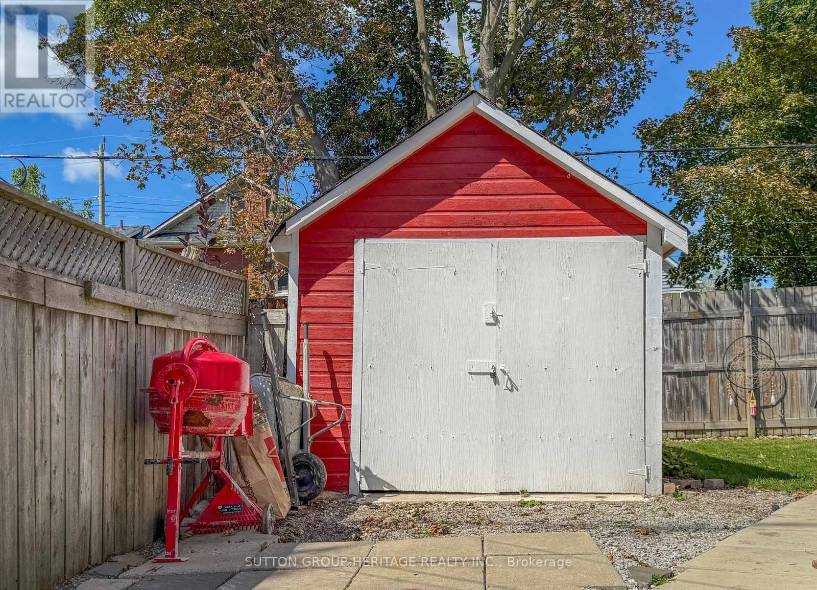 96 AGNES STREET - 25