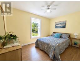76 Clearwater Drive thumbnail 23