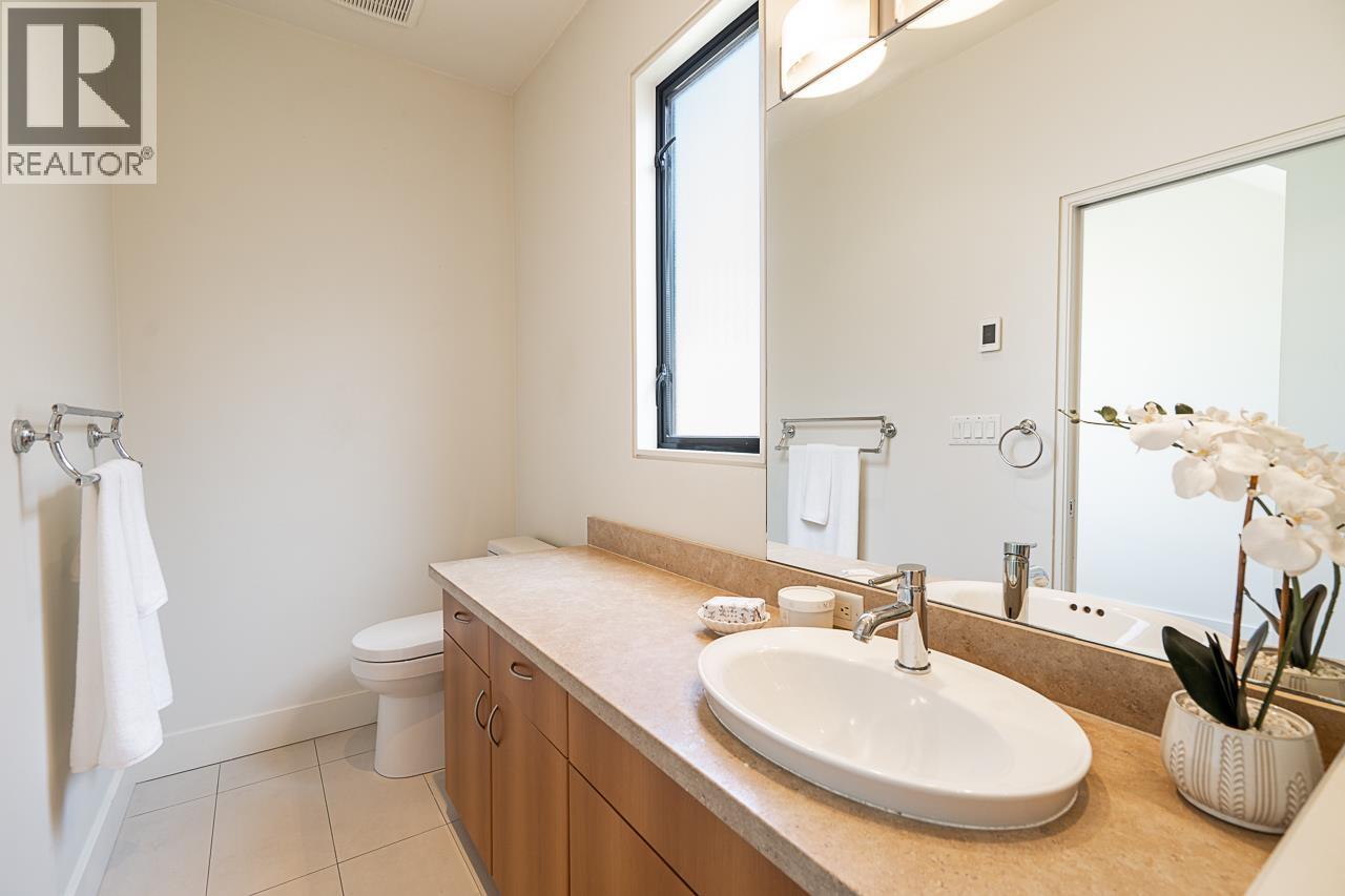 1 1425 W 11TH AVENUE, Vancouver