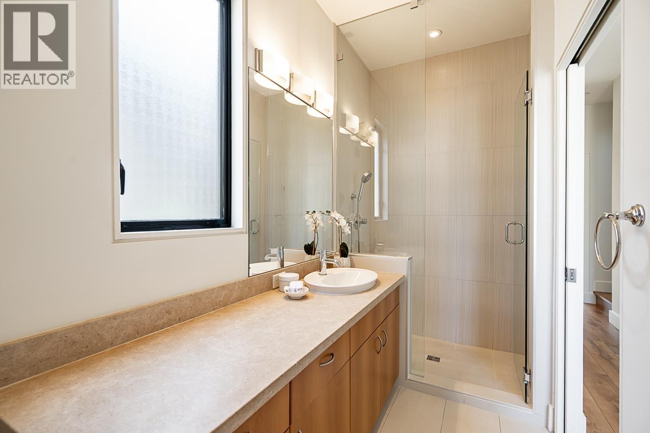 1 1425 W 11TH AVENUE, Vancouver