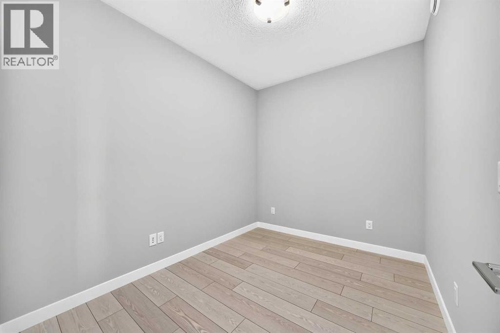 #1217 63 Corner Glen Crescent NE - 22