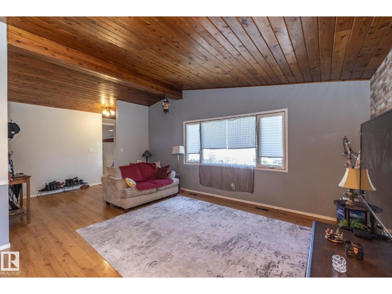 3608 44 ST - Image 8