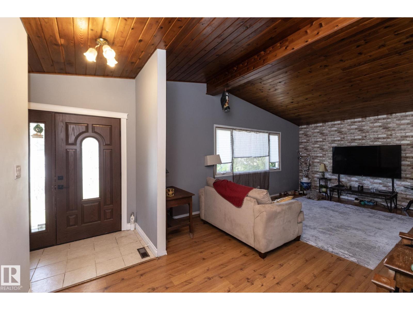 3608 44 ST - 2