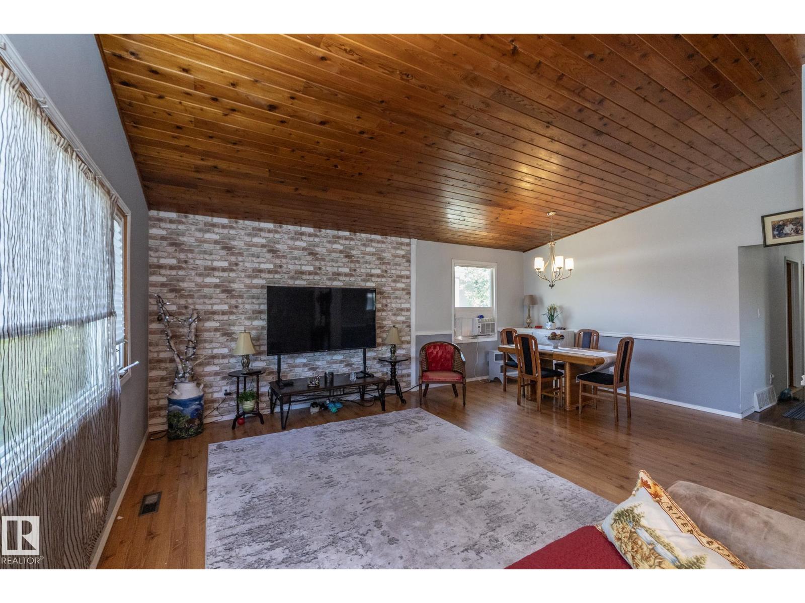 3608 44 ST - Image 4