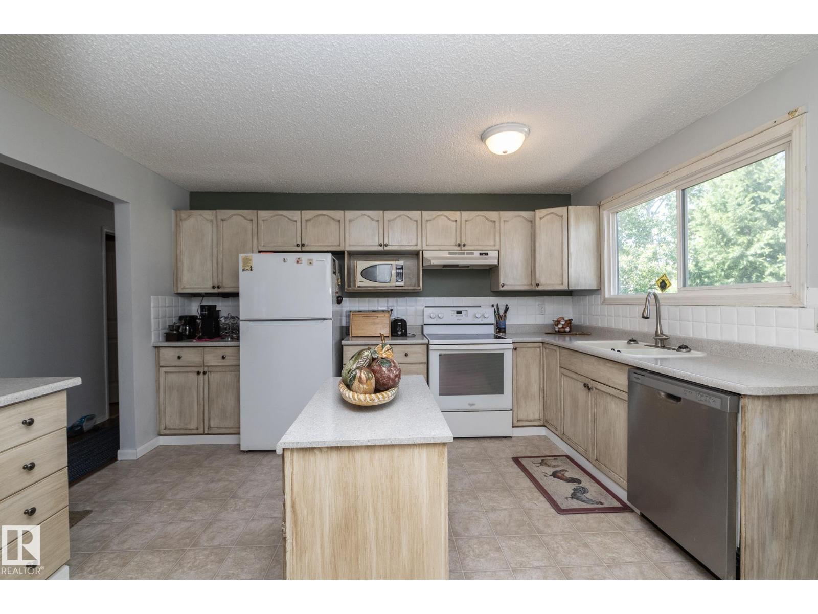 3608 44 ST - Image 36