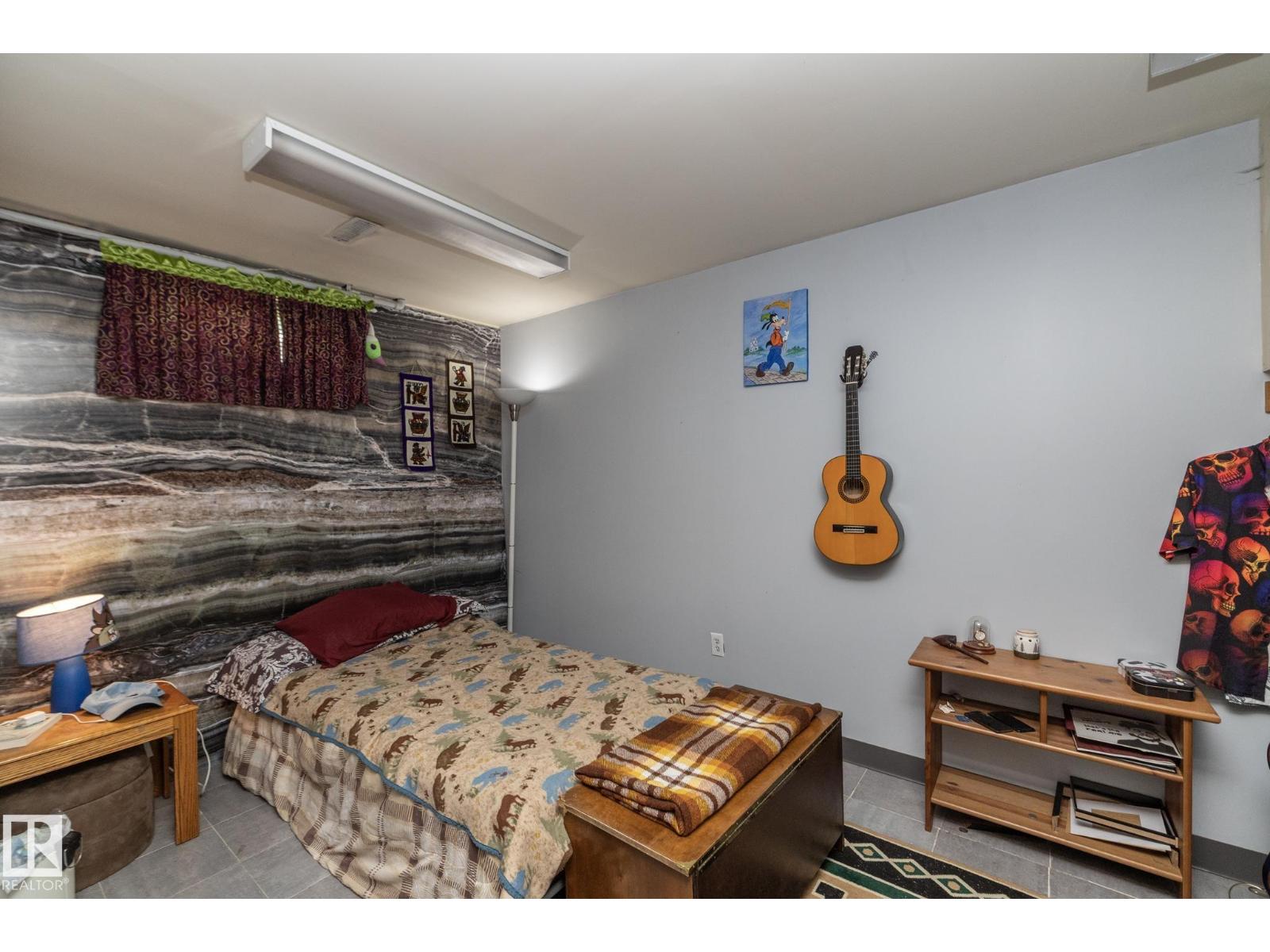 3608 44 ST - 18