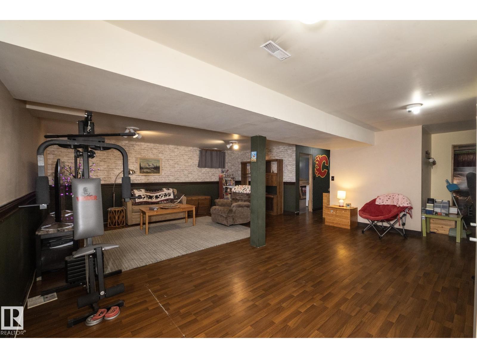 3608 44 ST - 21