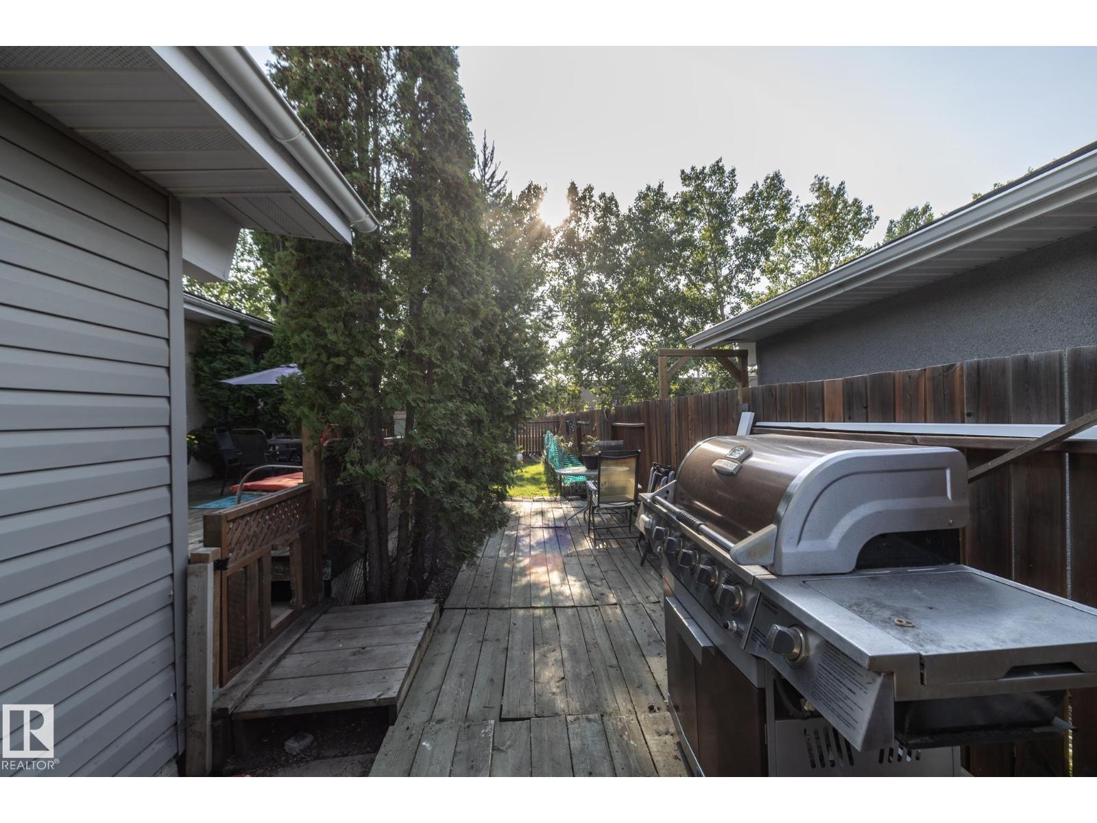 3608 44 ST - 39
