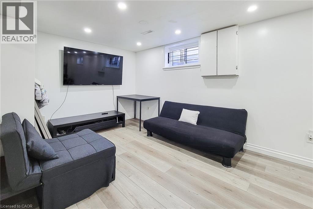367 HEMLOCK Avenue - Image 45
