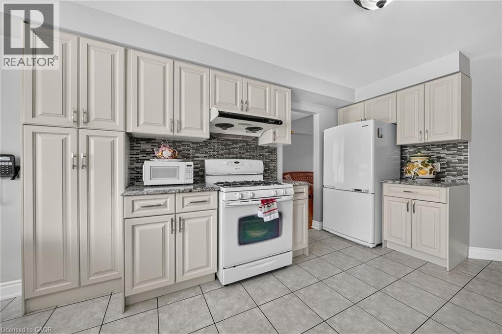 42 HILLGARDEN Avenue - Image 16