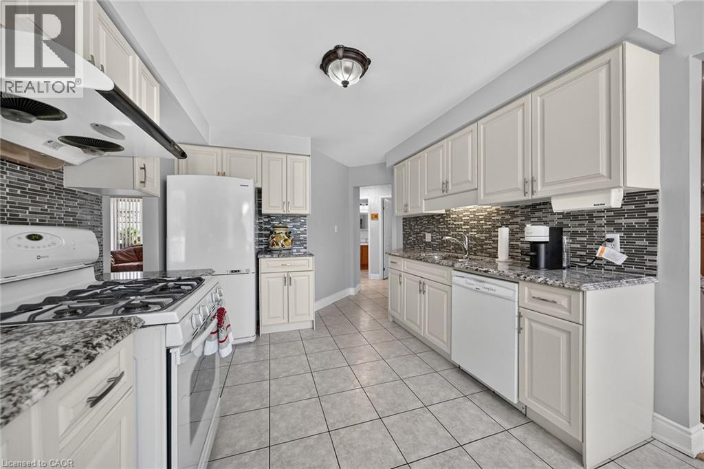 42 HILLGARDEN Avenue - 17