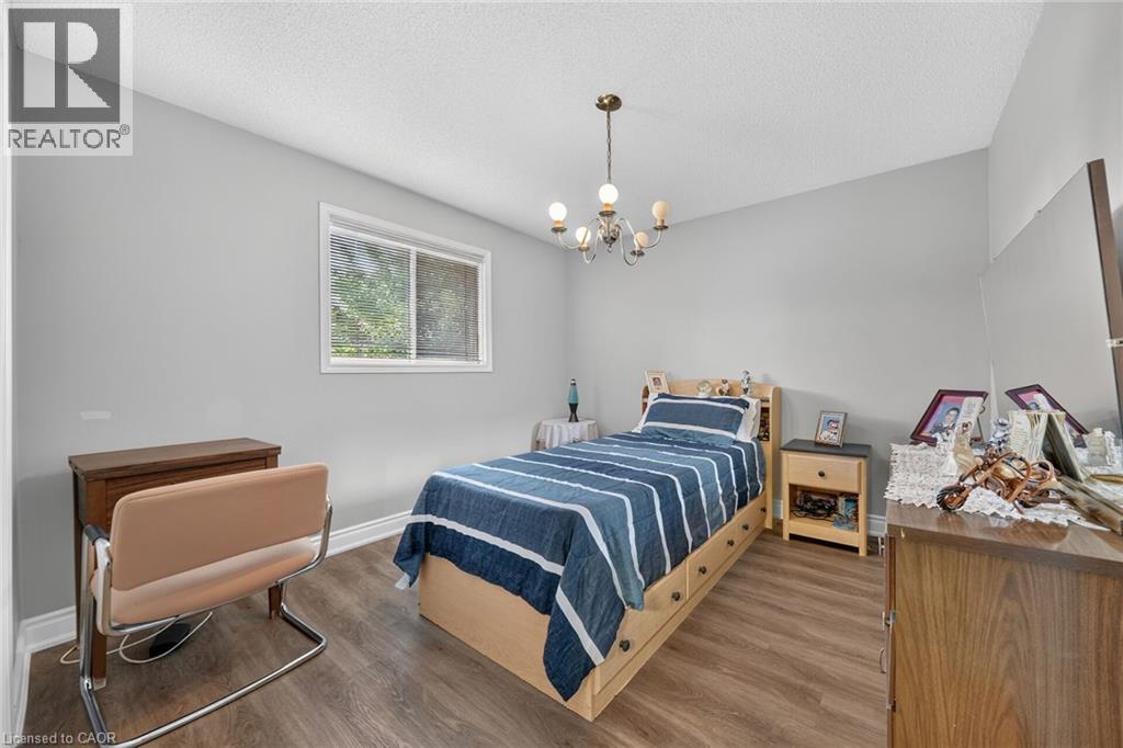 42 HILLGARDEN Avenue - 28