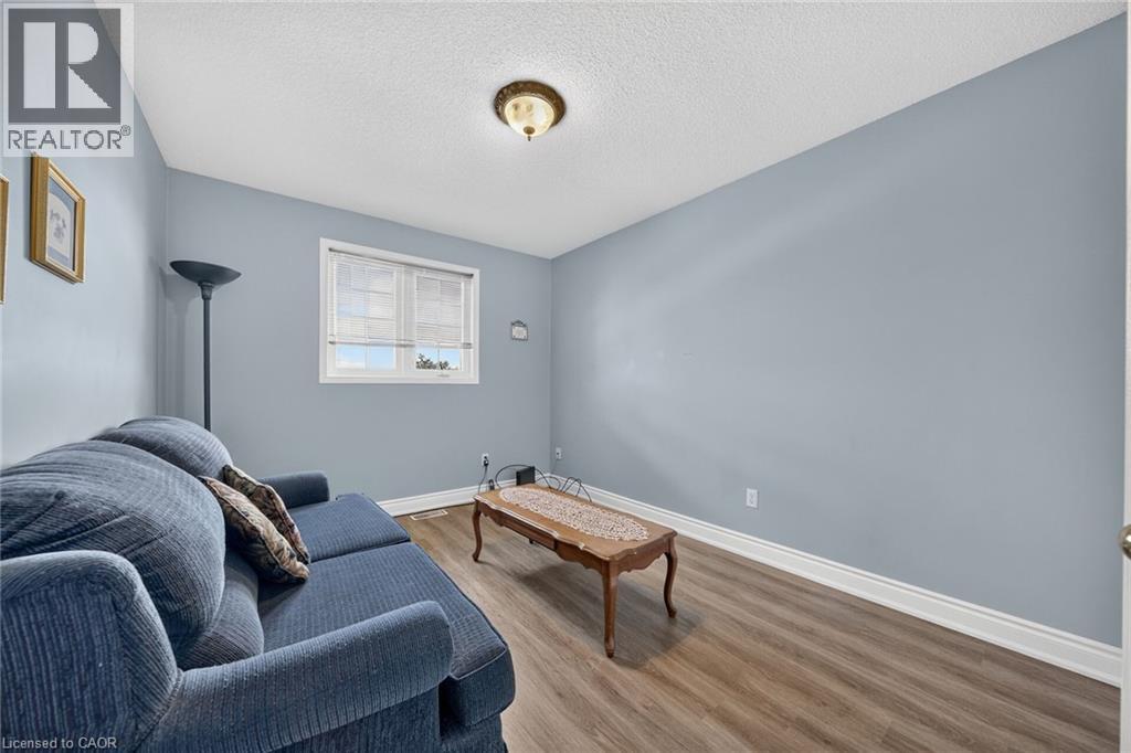42 HILLGARDEN Avenue - Image 37