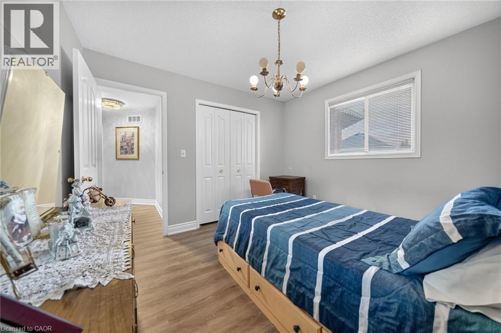 42 HILLGARDEN Avenue - Image 29