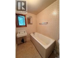 3pc Bathroom - 538 Centre Street, Shaunavon, SK S0N2M0 Photo 6