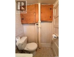 Loft - 538 Centre Street, Shaunavon, SK S0N2M0 Photo 8