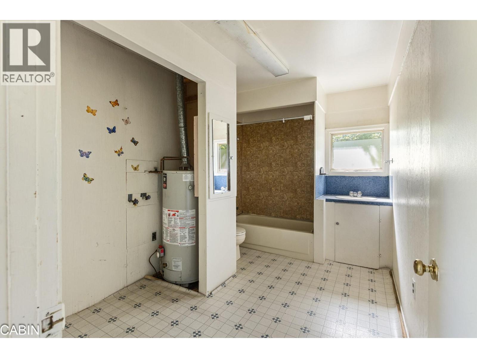 1370 20 Avenue SE - 38