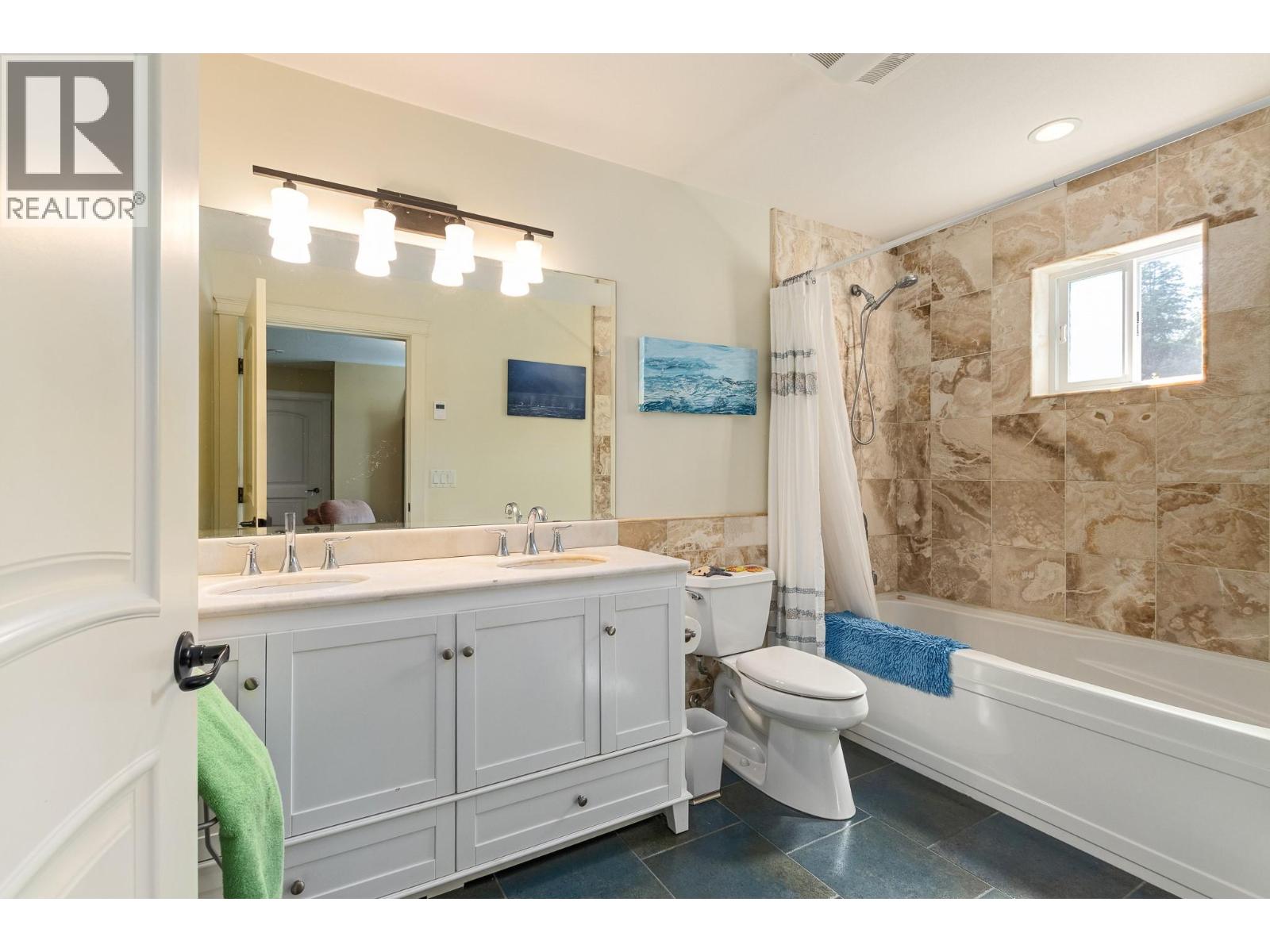 1370 20 Avenue SE - 13