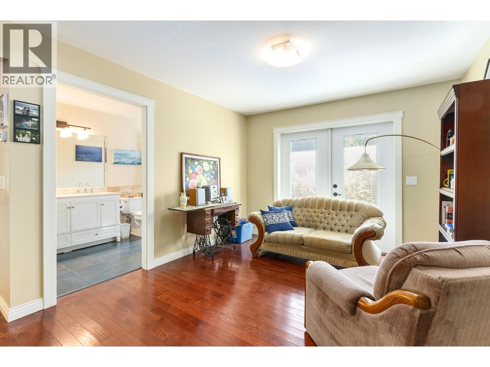 1370 20 Avenue SE - Image 14