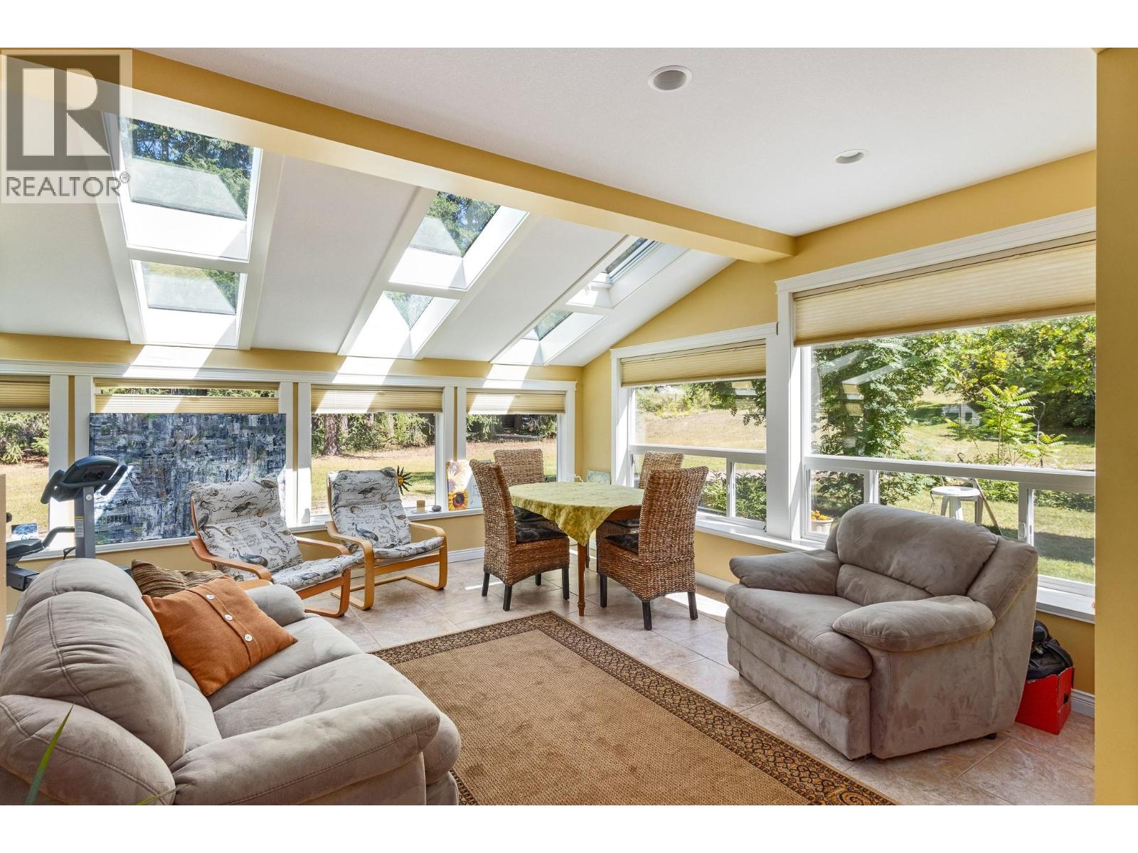 1370 20 Avenue SE - 24