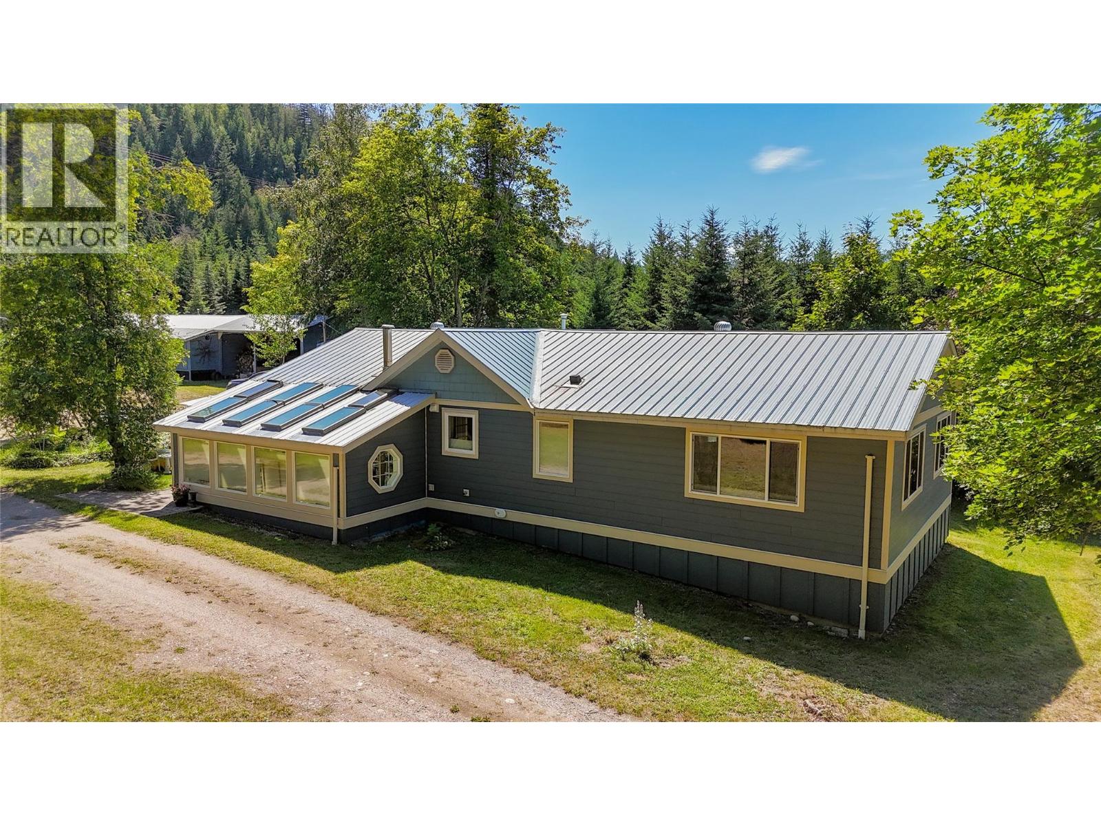 1370 20 Avenue SE - 69