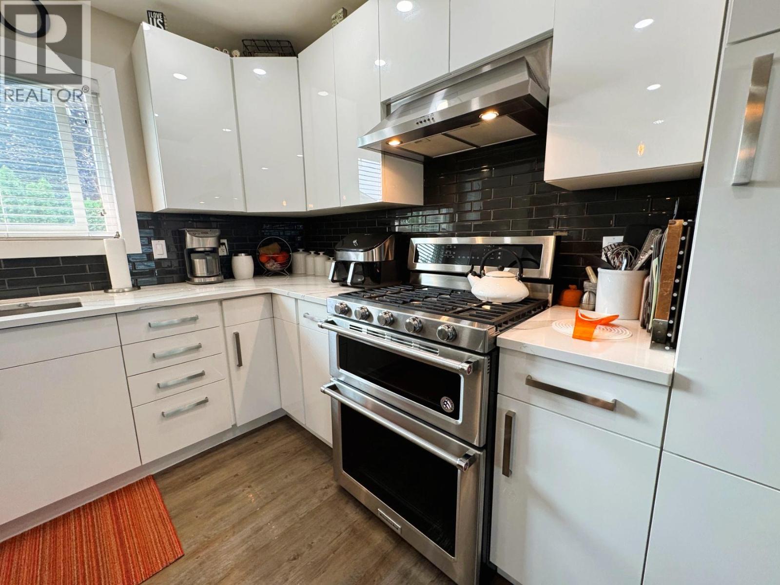 2228 75th Avenue - 11