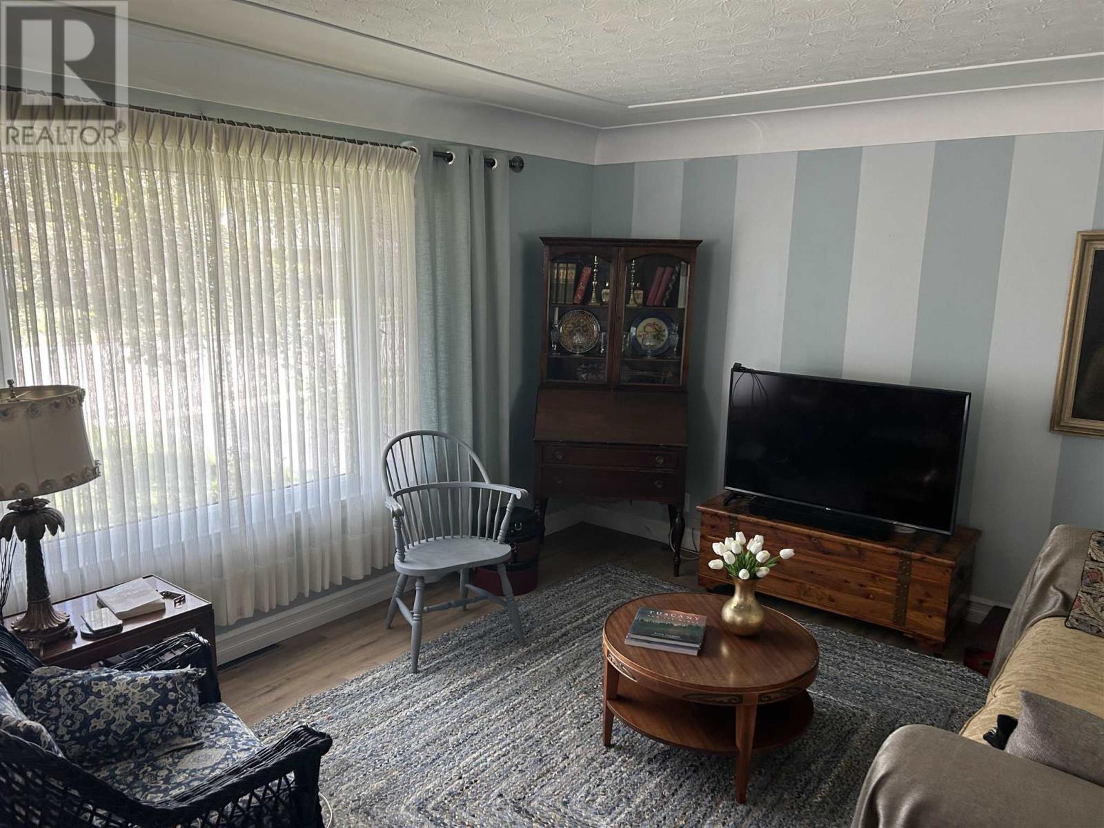 14 Nicolas AVE - 9