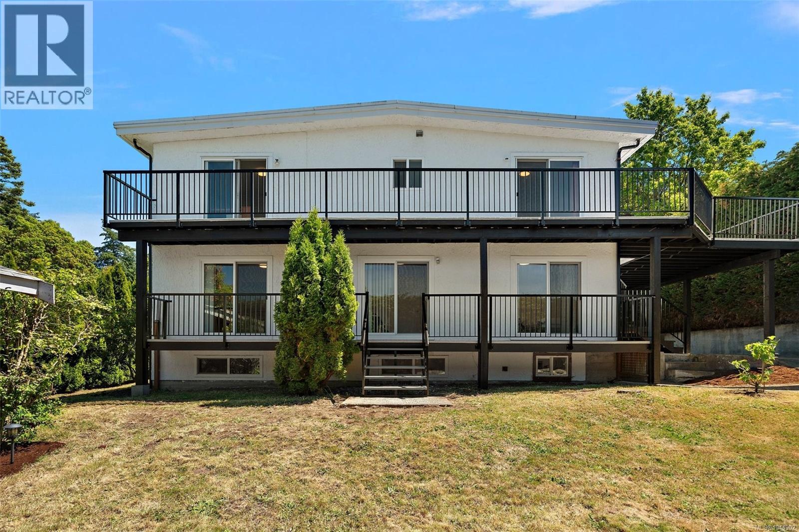 B 4450 Tyndall Avenue, Saanich