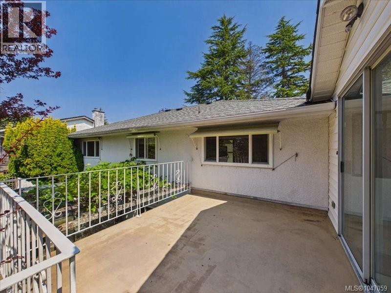 3512 Henderson Rd - 50