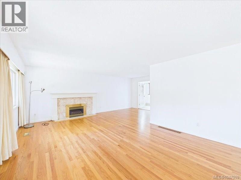 3512 Henderson Rd - 4
