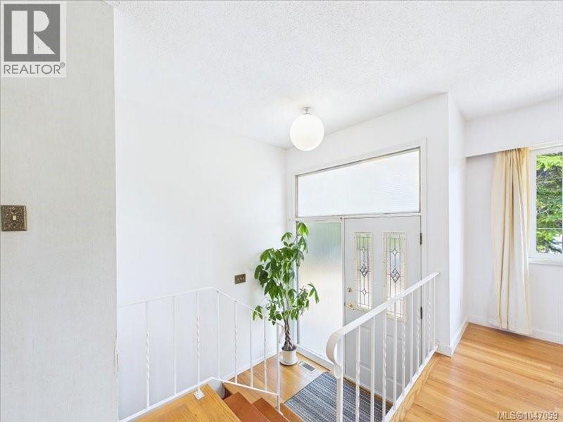 3512 Henderson Rd - 24