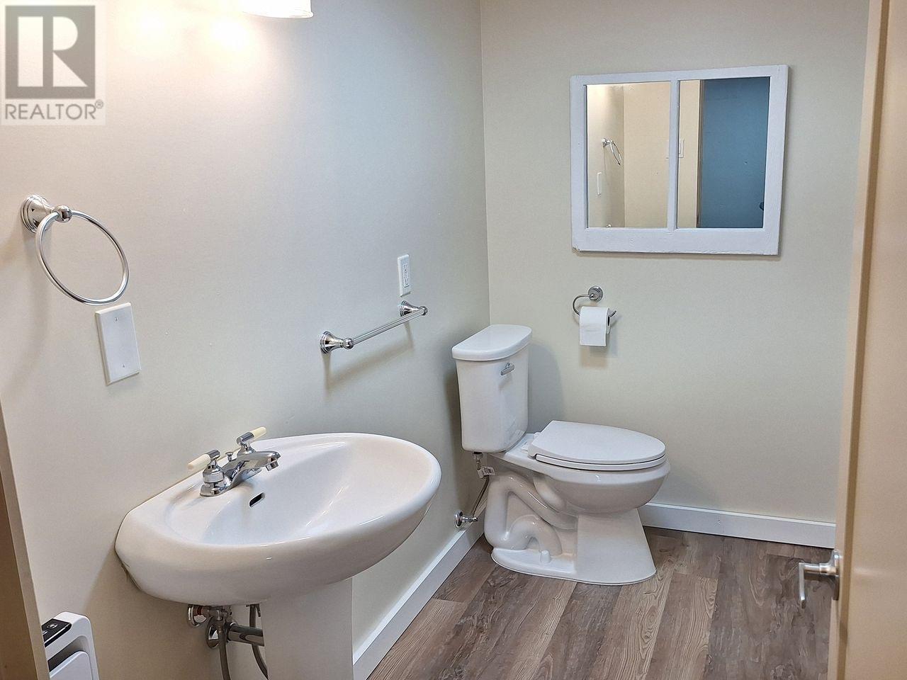 15 Ross AVE - Image 21
