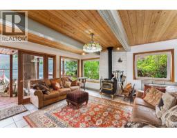 12 & 13 Coldwell Beach, North Vancouver, BC V0V0V0 Photo 16