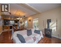 Full bathroom - 2529 Cedar Ridge Court, Lumby, BC V0E2G5 Photo 8