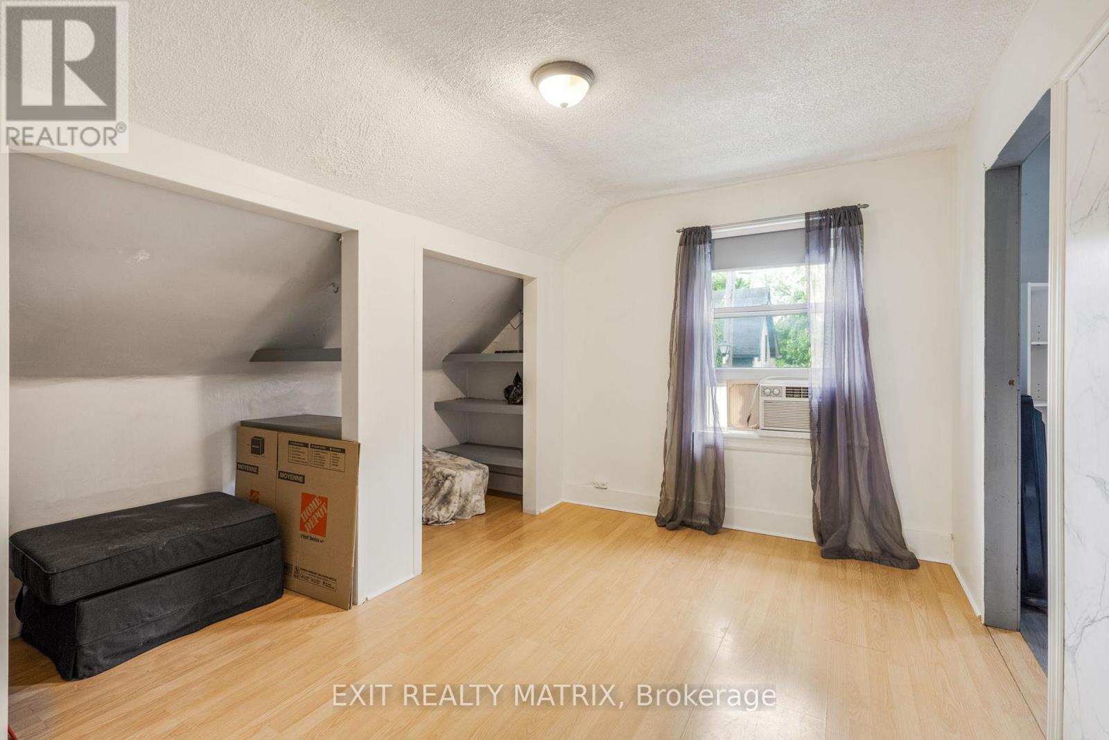 235-237 GUIGUES AVENUE - 22